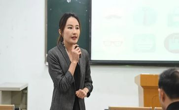 培训讲师月总结8篇