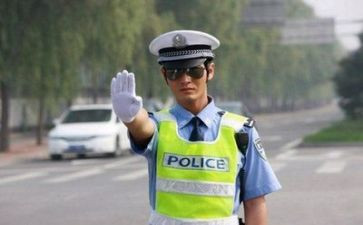 当交警的作文最新8篇