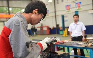 技校个人自我鉴定7篇