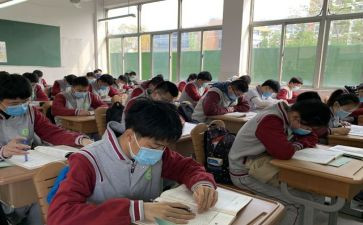 瞧我们的班主任作文7篇