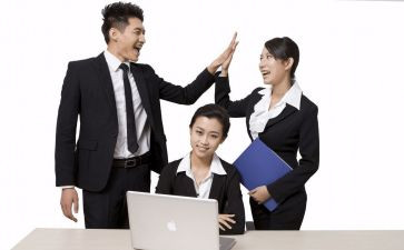 行政年终述职报告8篇